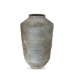 Vase contemporain en bois, signature élégante et design iconique.