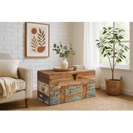 Malle en bois massif contemporaine avec style unique et design épuré.