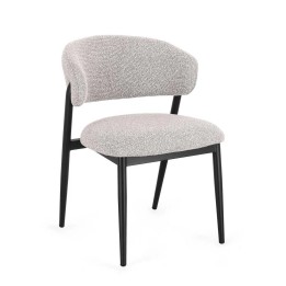 Chaise Cassandrea en bois massif, signature de style contemporain.